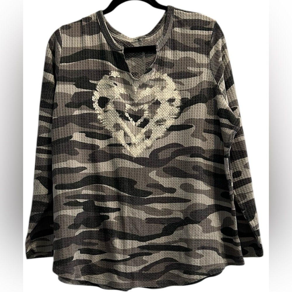 Camo Gray & Cream Graphic Heart Thermal Top Sz 1X/2X